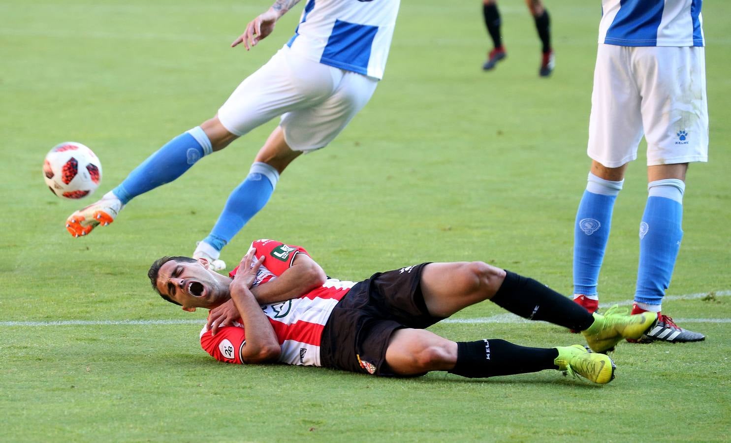 Los blanquirrojos no han pasado del empate ante el bloque alicantino y han quedado eliminados del 'play off' de ascenso a Segunda División.