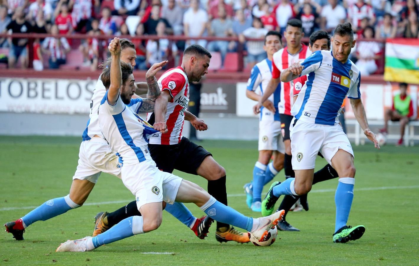 Los blanquirrojos no han pasado del empate ante el bloque alicantino y han quedado eliminados del 'play off' de ascenso a Segunda División.