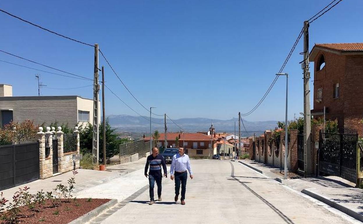 Antonio Rodríguez y Carlos Cuevas pasean por Sotés.