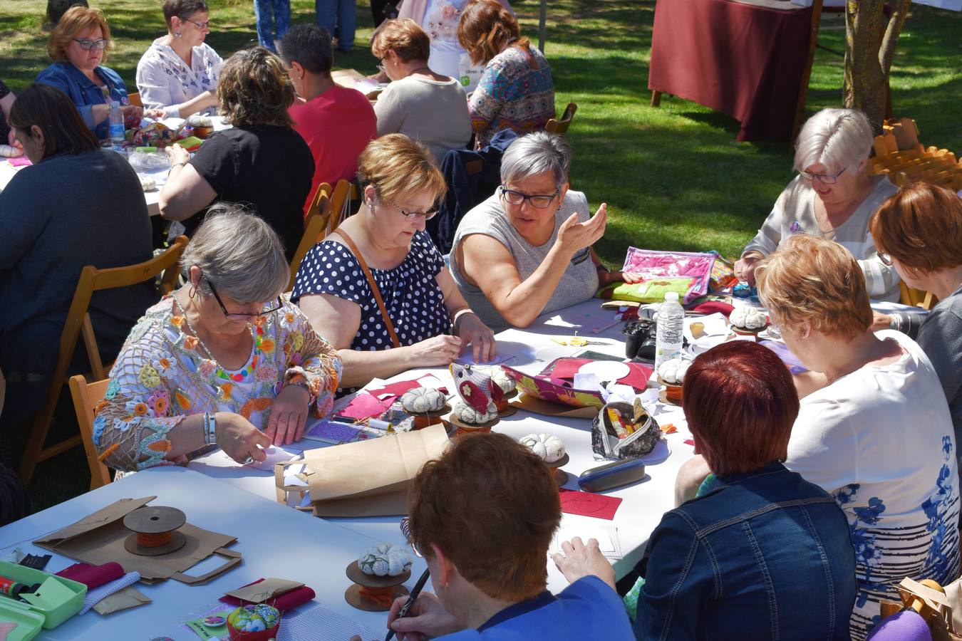 Fotos: XXVIII encuentro de asociaciones culturales de La Rioja y I encuentro de patchwork en Ocón