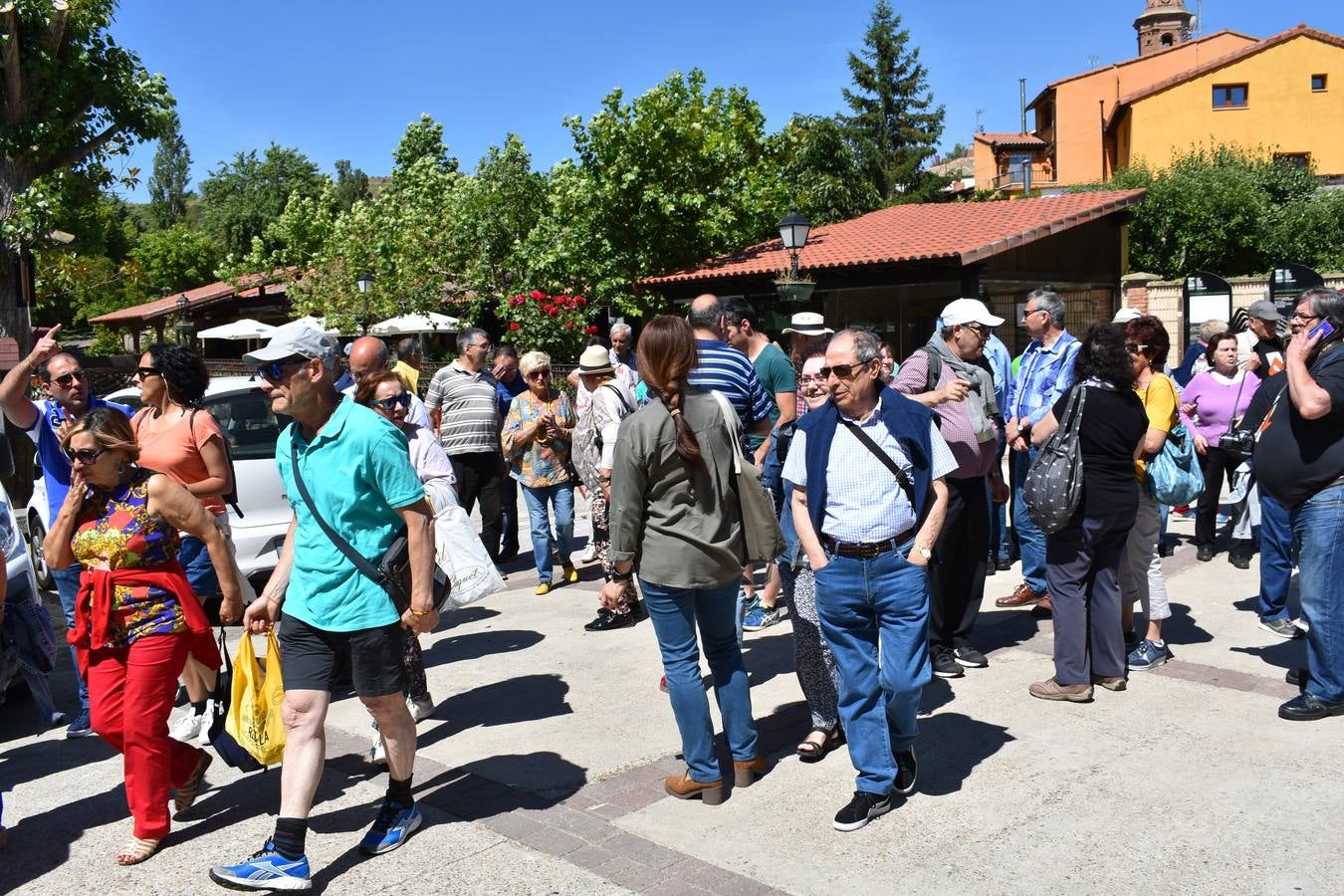 Fotos: XXVIII encuentro de asociaciones culturales de La Rioja y I encuentro de patchwork en Ocón