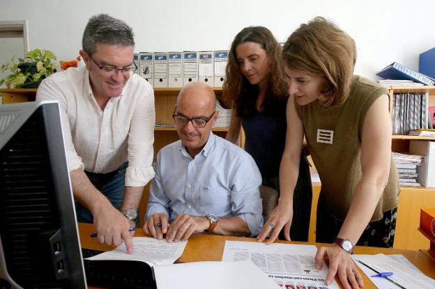 Los concejales de Ciudadanos en su anterior despacho. 