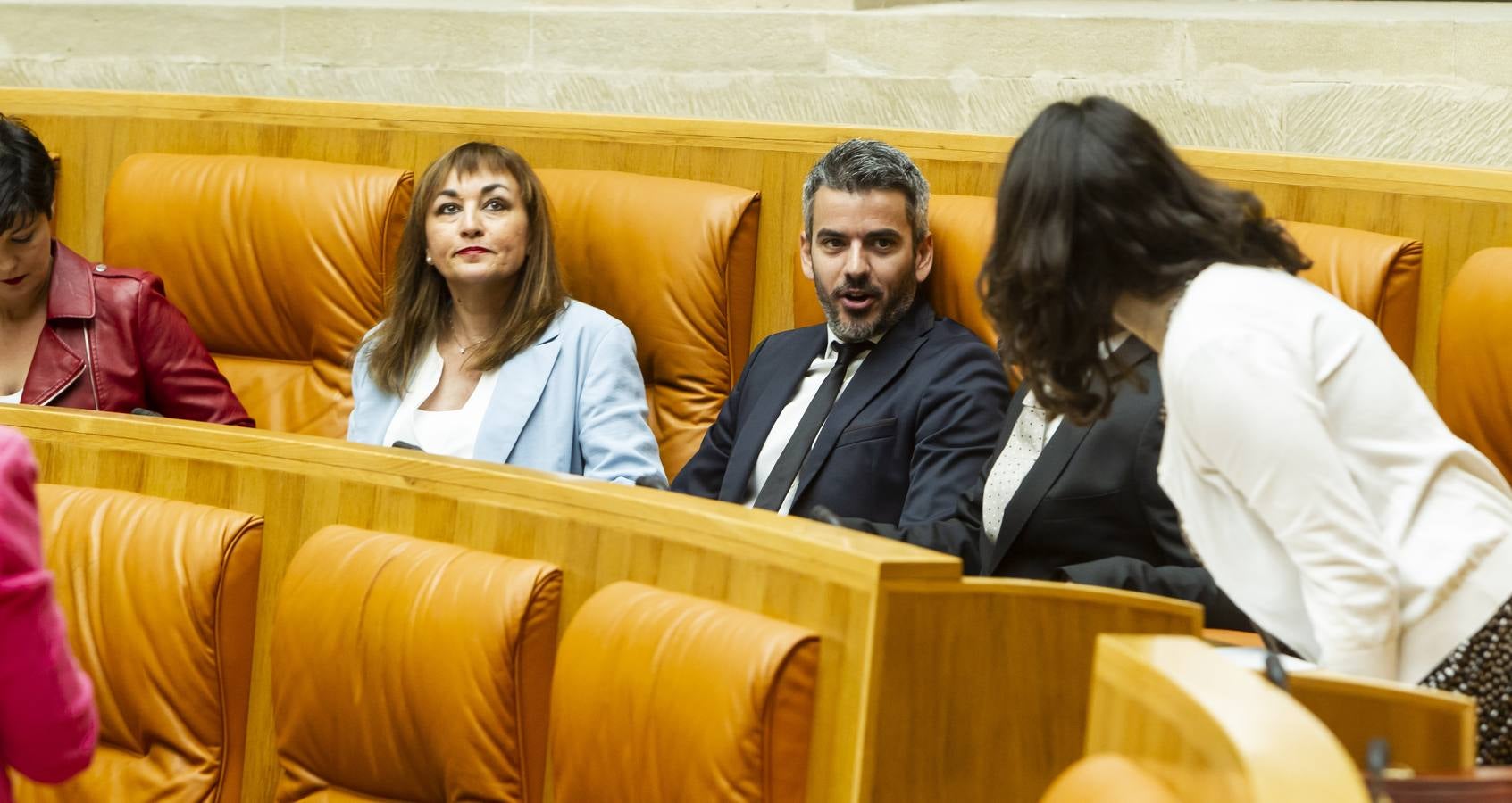 Fotos: Aplausos, gestos y discursos en la sesión para proclamar la Mesa del Parlamento riojano