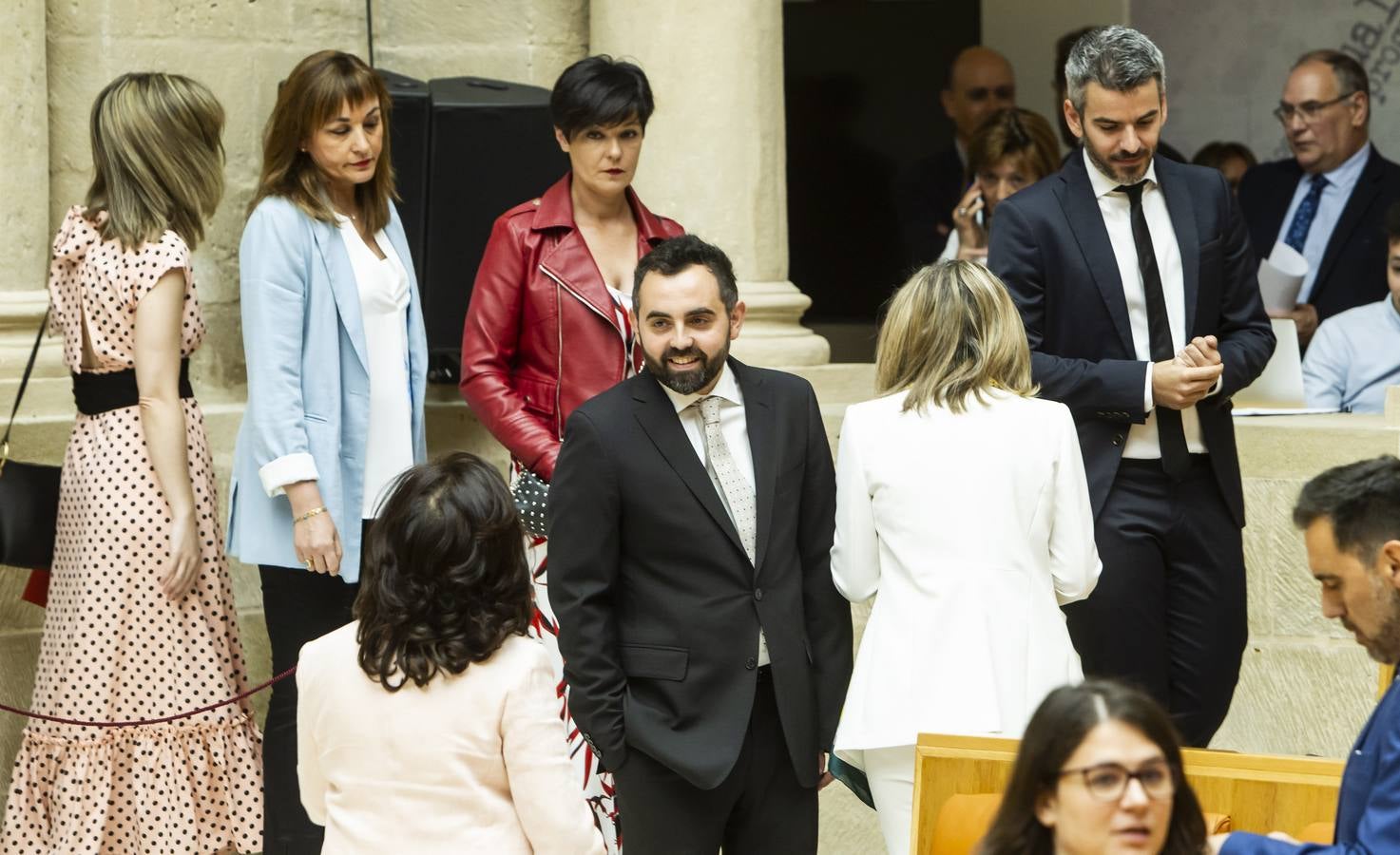 Fotos: Aplausos, gestos y discursos en la sesión para proclamar la Mesa del Parlamento riojano