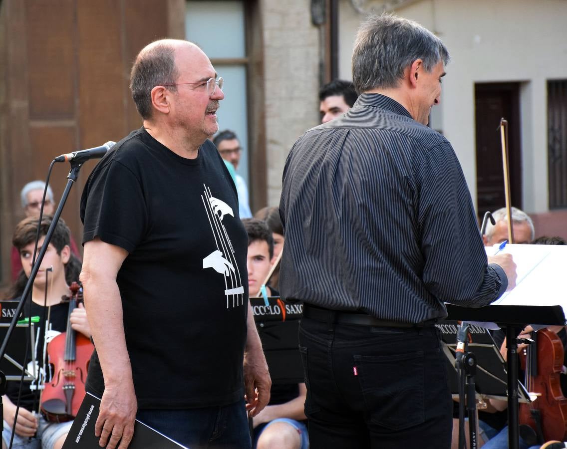 Por la tarde, la escuela de música tocó para quienes hasta allí se acercaron en la tarde del Día de la Música