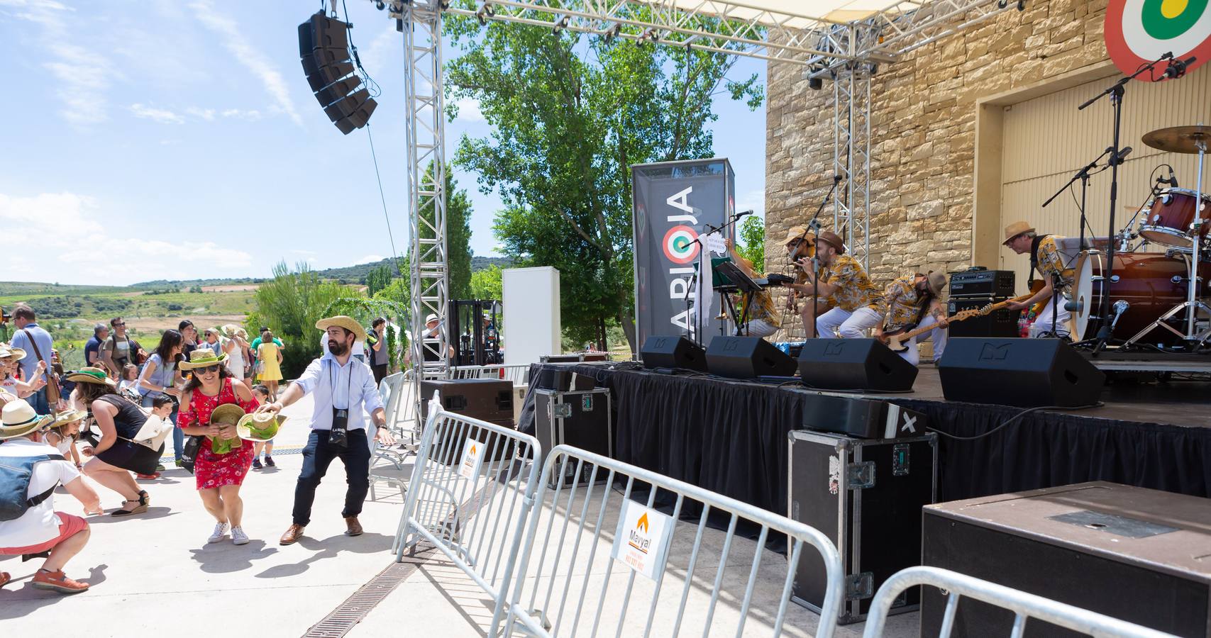 La finca institucional se ha convertido este sábado en un parque temático en torno al vino y la gastronomía riojana