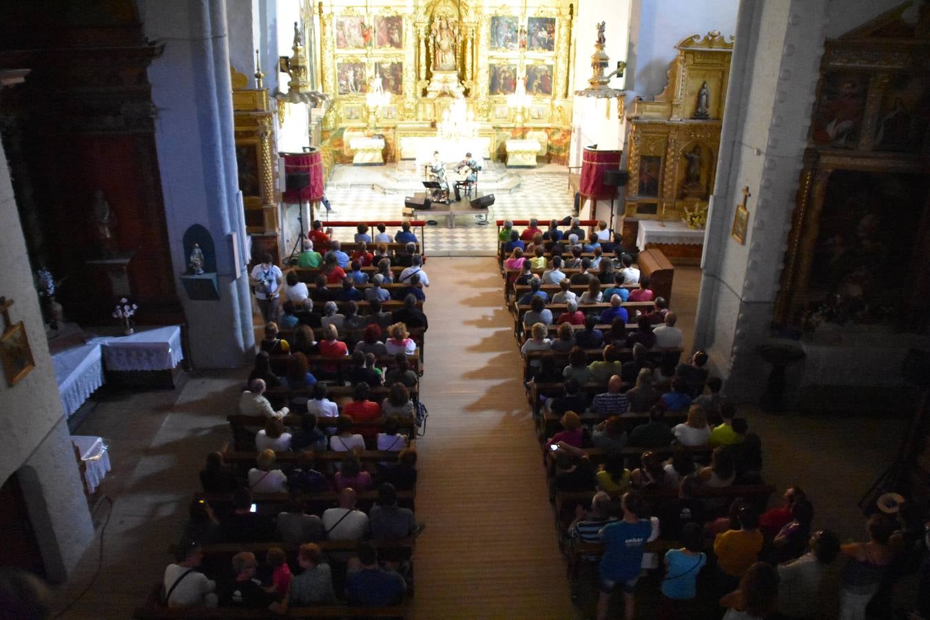 Gran ambiente en las calles de Enciso.