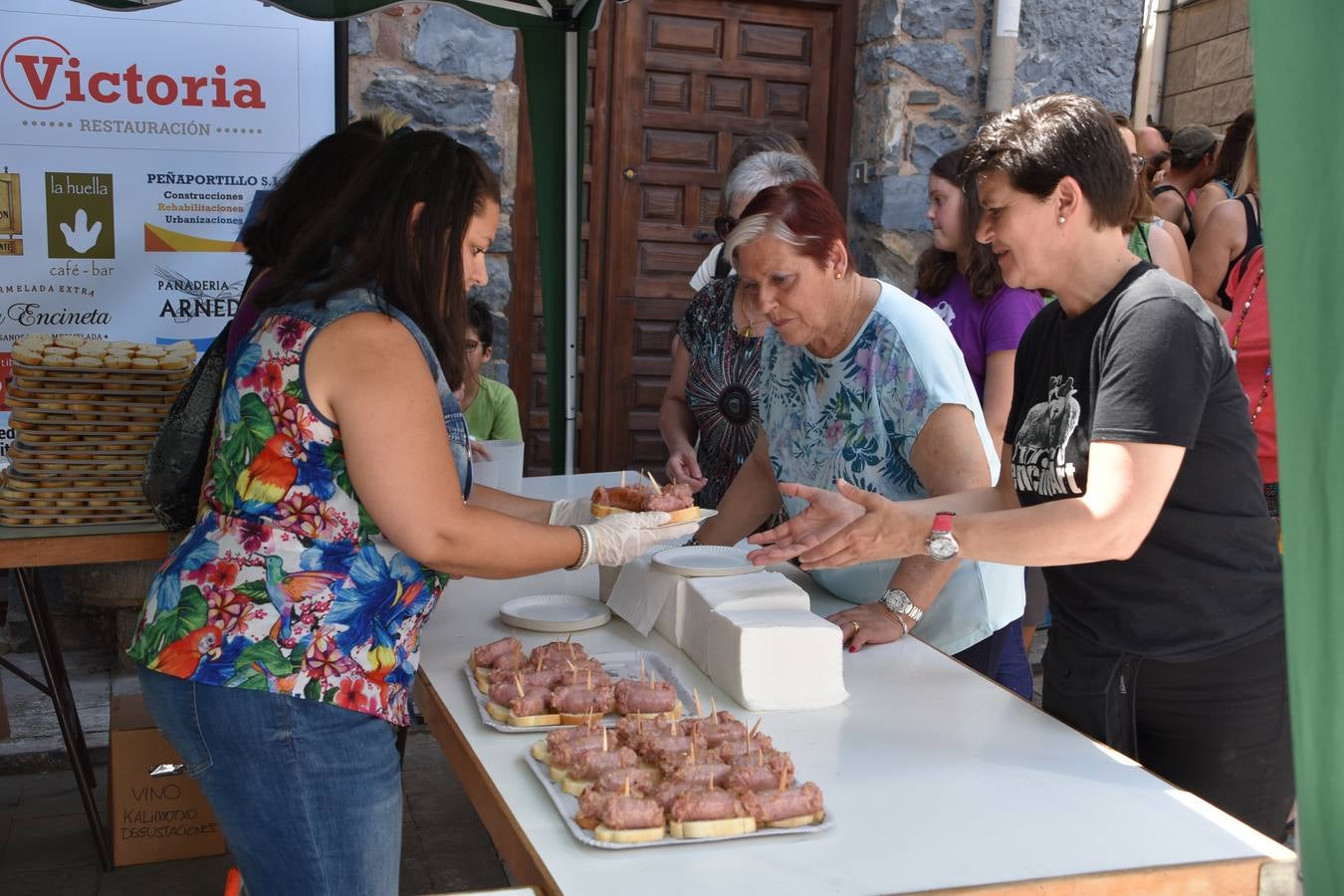 Gran ambiente en las calles de Enciso.