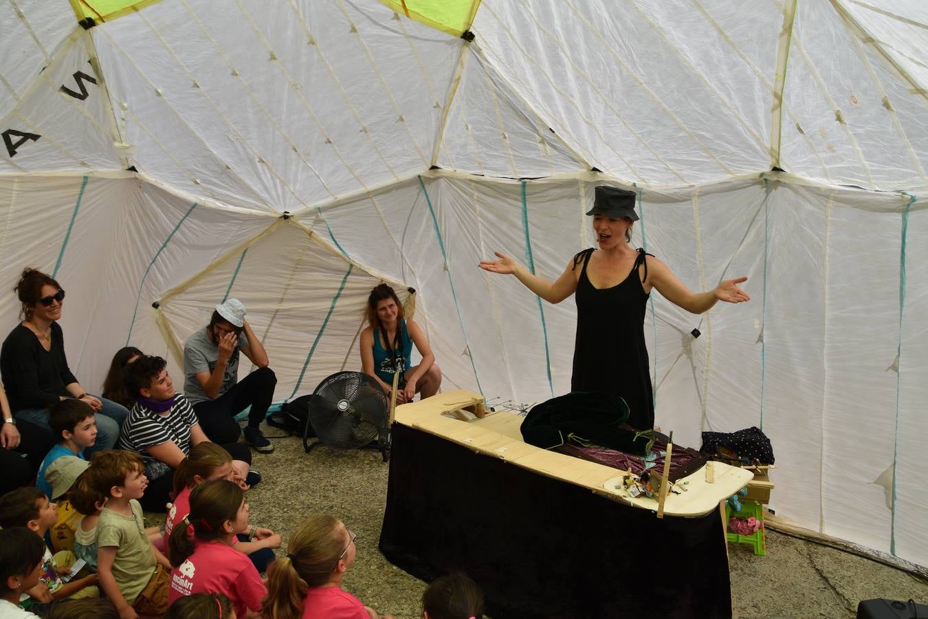 Gran ambiente en las calles de Enciso.