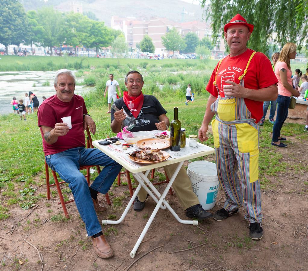 Fotos: Los almuerzos y las vueltas protagonizan las fiestas de Nájera
