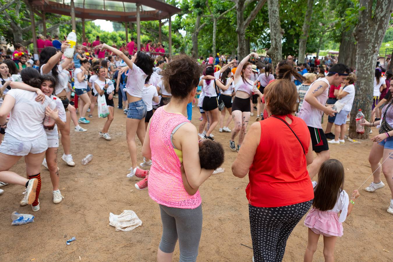 Fotos: Los almuerzos y las vueltas protagonizan las fiestas de Nájera