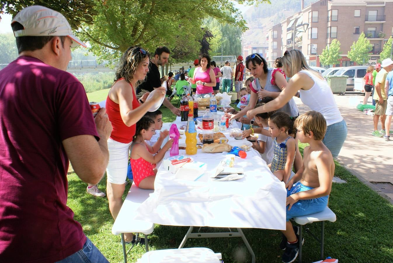 Fotos: Nájera almuerza por San Pedro