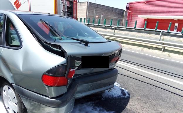 Parte trasera de uno de los vehículos implicados en el accidente.