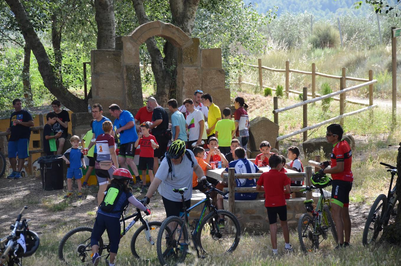 Participantes en el Día de la Bicicleta de Autol