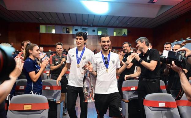 Jesús Vallejo y Dani Ceballos, en la Ciudad del Fútbol de Las Rozas. 