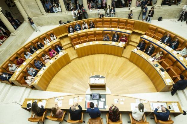 Imagen cenital del hemiciclo el pasado 20 de junio en el pleno de constitución del Parlamento de La Rioja. 