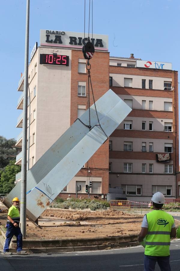 Fotos: Adiós a la primera escultura de Vara de Rey