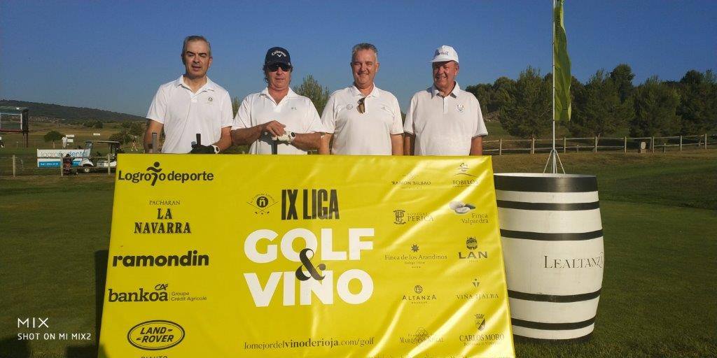 Los jugadores, en posición de salida.