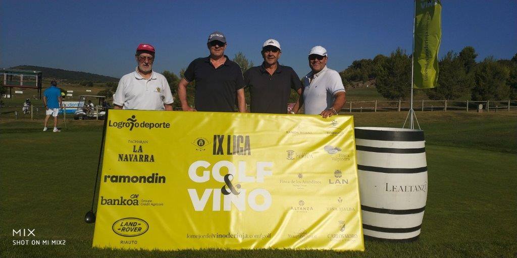 Los jugadores, en posición de salida.