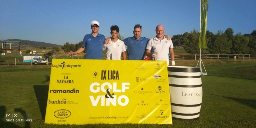 Los jugadores, en posición de salida.