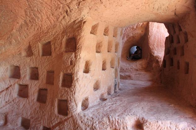 El ajedrezado de la cueva de Santa Eulalia Somera muestra un diseño milimétrico que provoca los halagos de los visitantes.