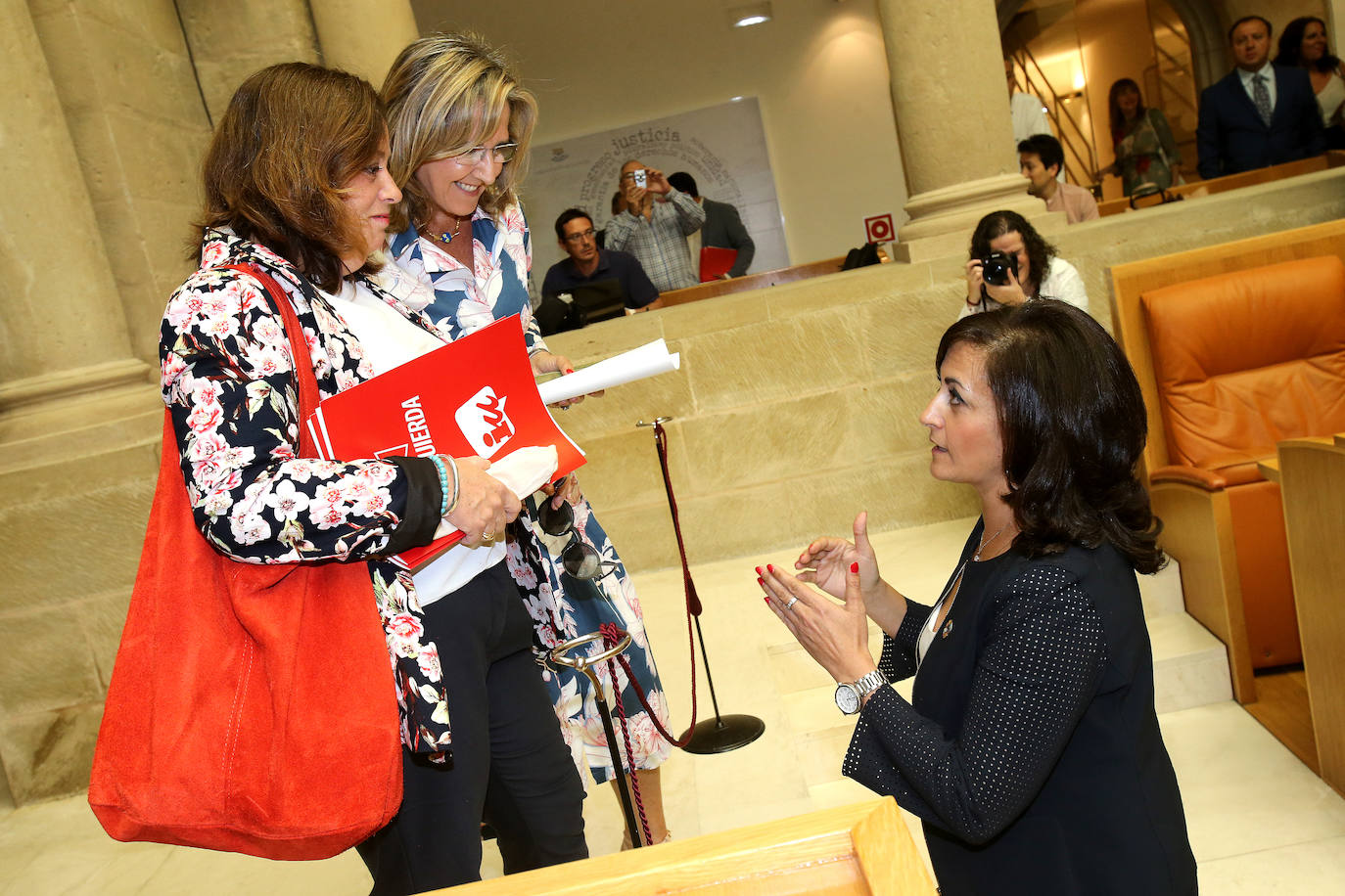 Fotos: Primera sesión del debate de investidura de Concha Andreu