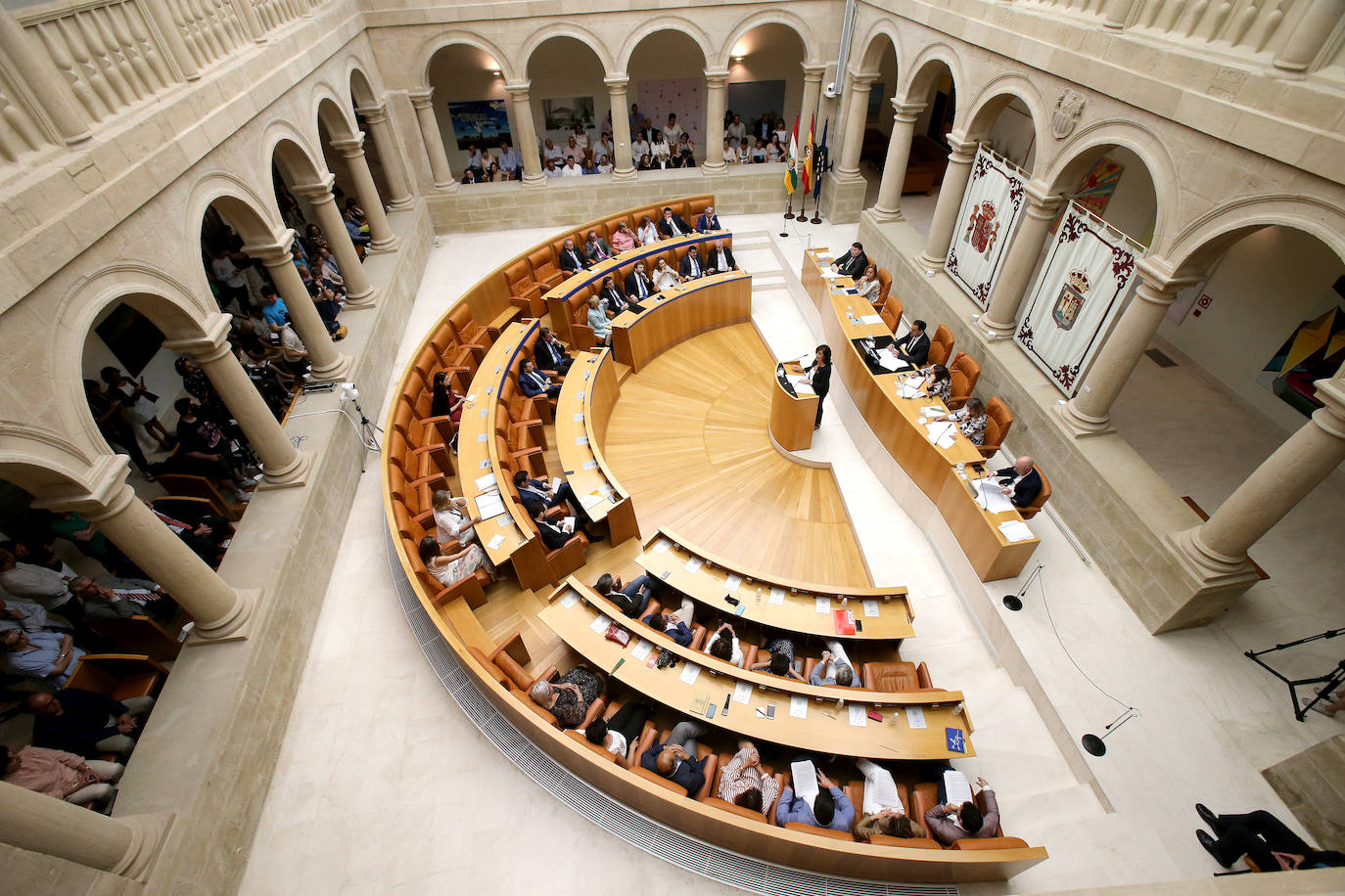 Fotos: Primera sesión del debate de investidura de Concha Andreu