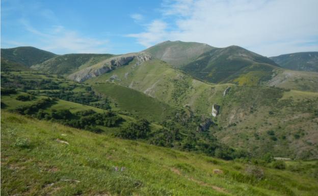 Imagen principal - Vista del Cabezo del Santo desde la pista a Montenegro, peñas de Las Torrecillas y Peña Negra desde el camino