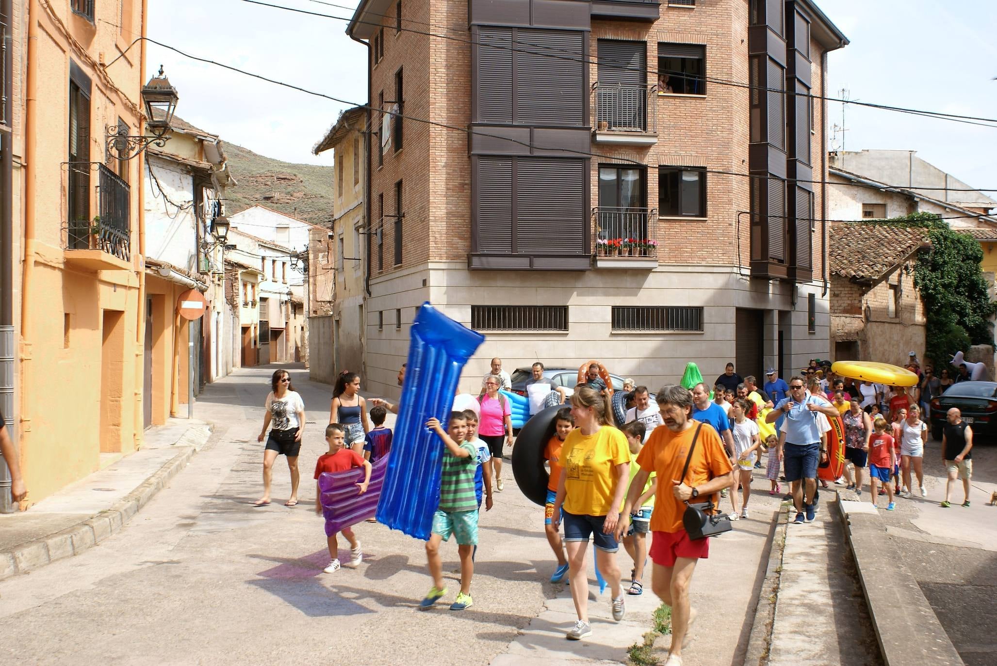 Fotos: Más de 200 najerinos bajaron ayer por el Najerilla en colchonetas, flotadores o a pie