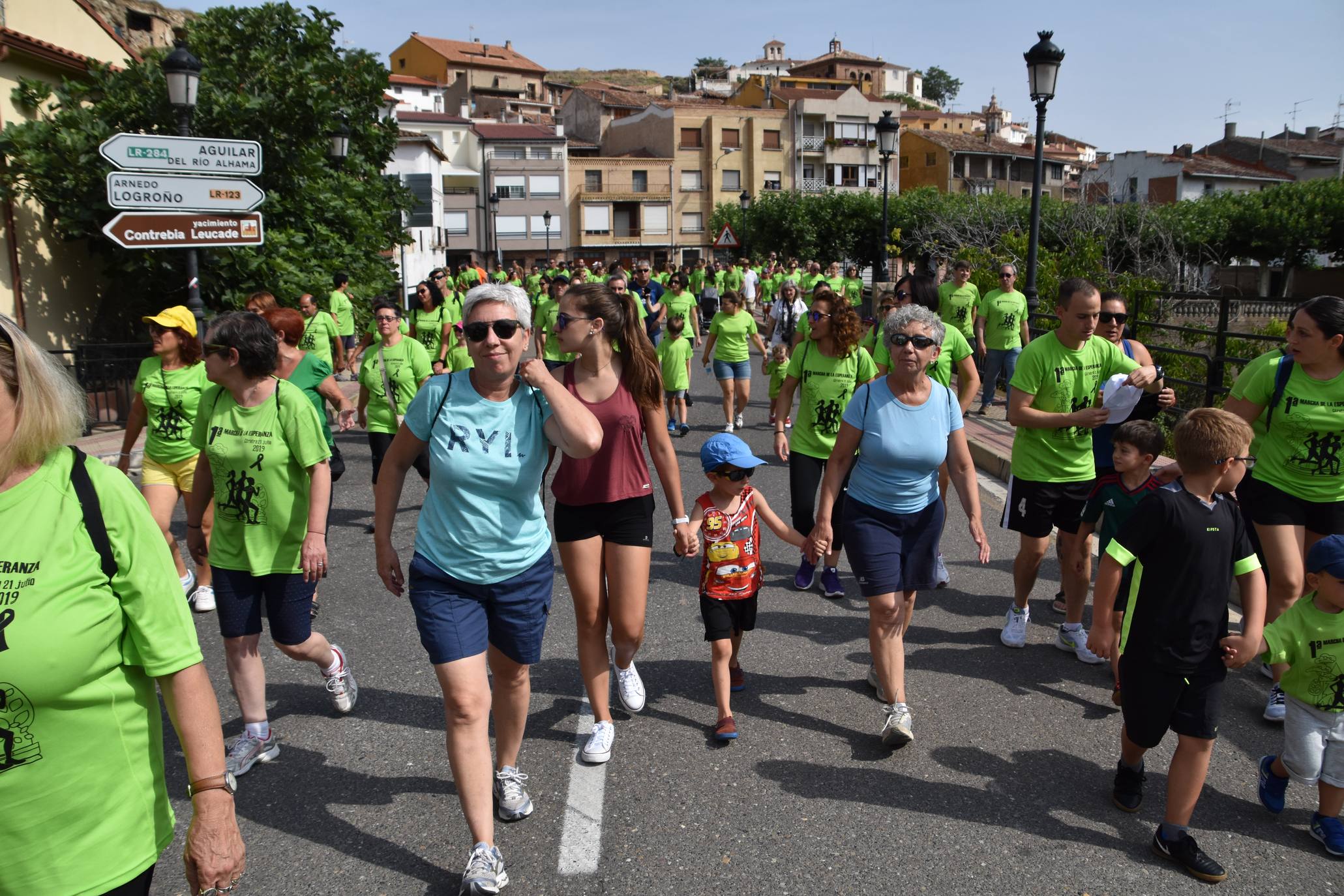 Fotos: Primera marcha de la esperanza a favor de la AECC en Cervera del Río Alhama