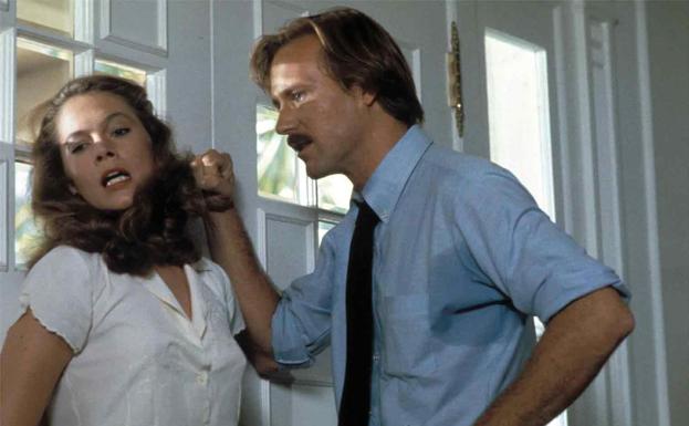 Kathleen Turner y William Hurt en 'Fuego en el cuerpo'.