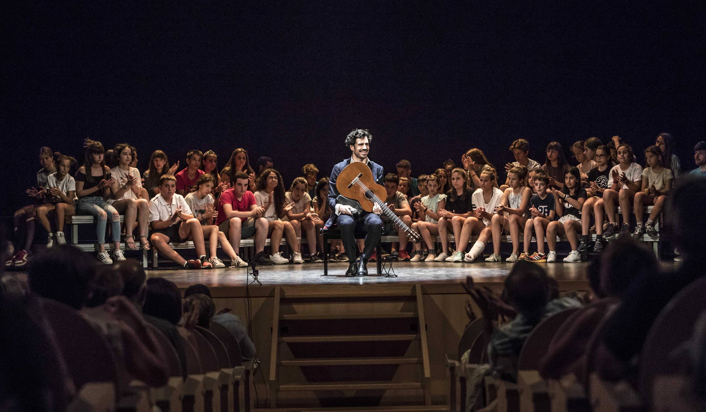 Fotos: Pablo Sáinz Villegas participa en Ezcaray en la séptima edición de Oja Musicae