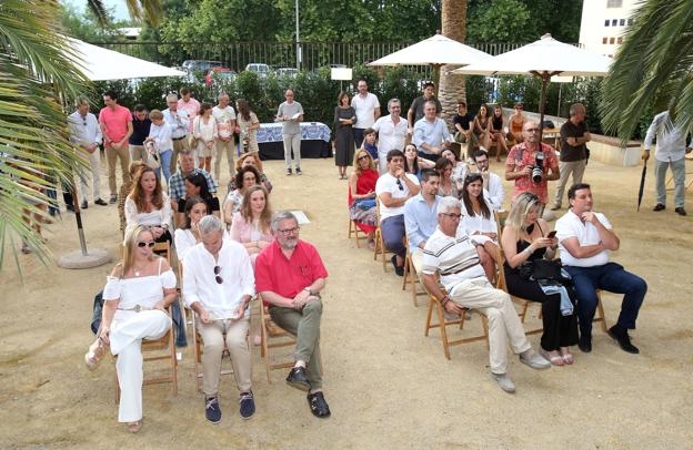 El acto se desarrollo en el recién estrenado jardín de la sede del Colegio de Arquitectos