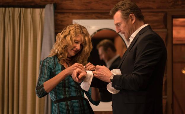 Laura Dern y Liam Neson en 'Venganza bajo cero'.