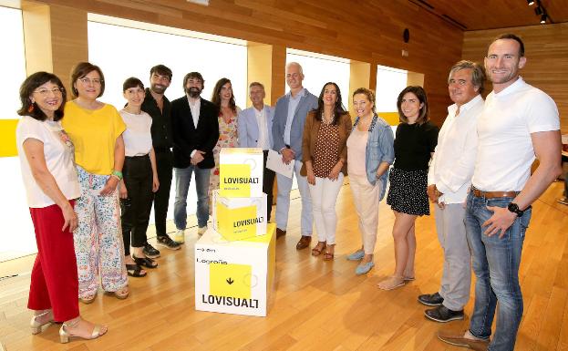 Organizadores, patrocinadores y colaboradores de Lovisual 19 en la presentación de este foro. 