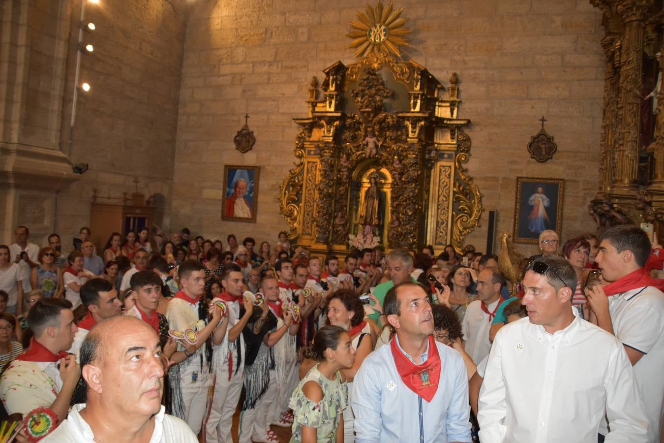 Fotos: Bajada de Santa Ana en las fiestas de Cervera