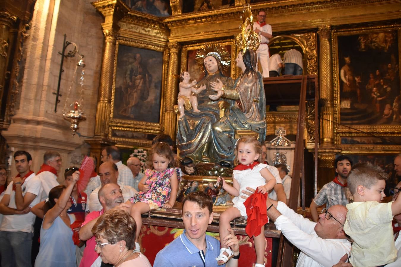 Fotos: Bajada de Santa Ana en las fiestas de Cervera