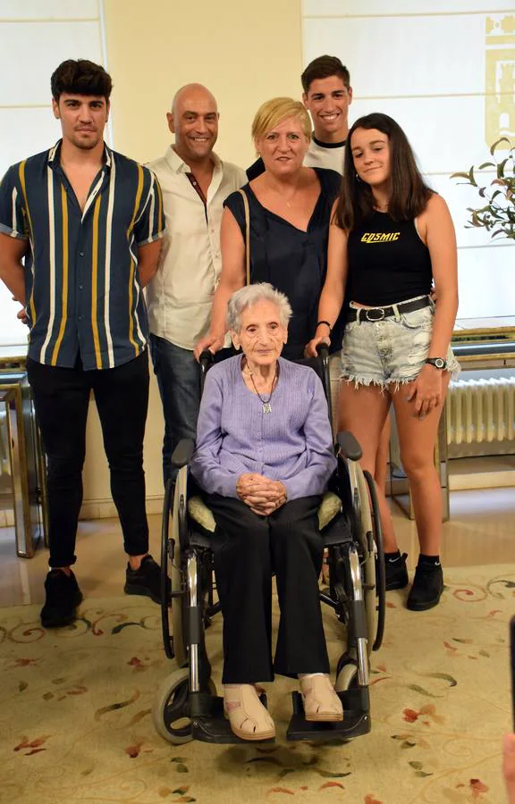 Fotos: El homenaje de Logroño a dos abuelos centenarios