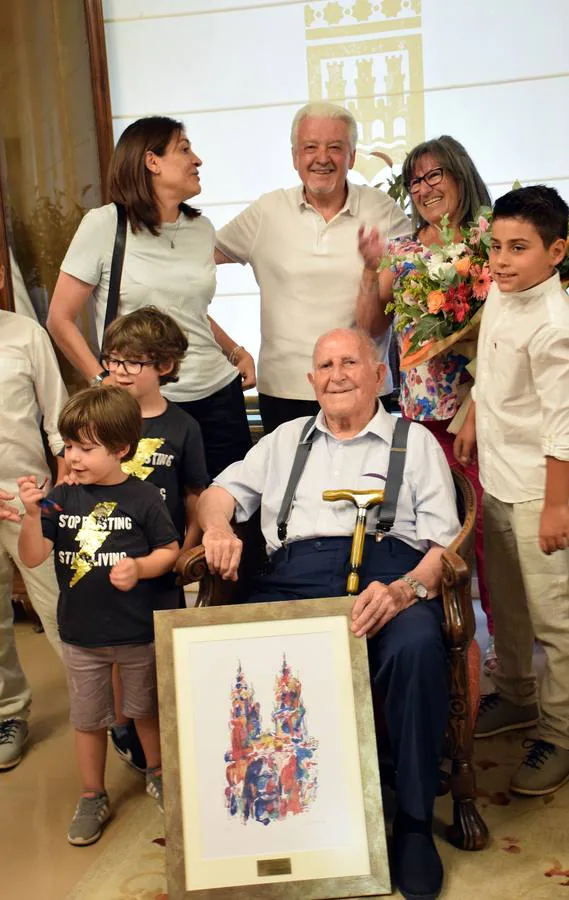 Fotos: El homenaje de Logroño a dos abuelos centenarios