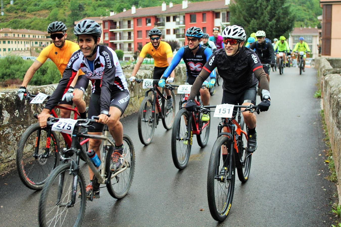 Fotos: Prueba BTT Extreme de Ezcaray: salida y meta