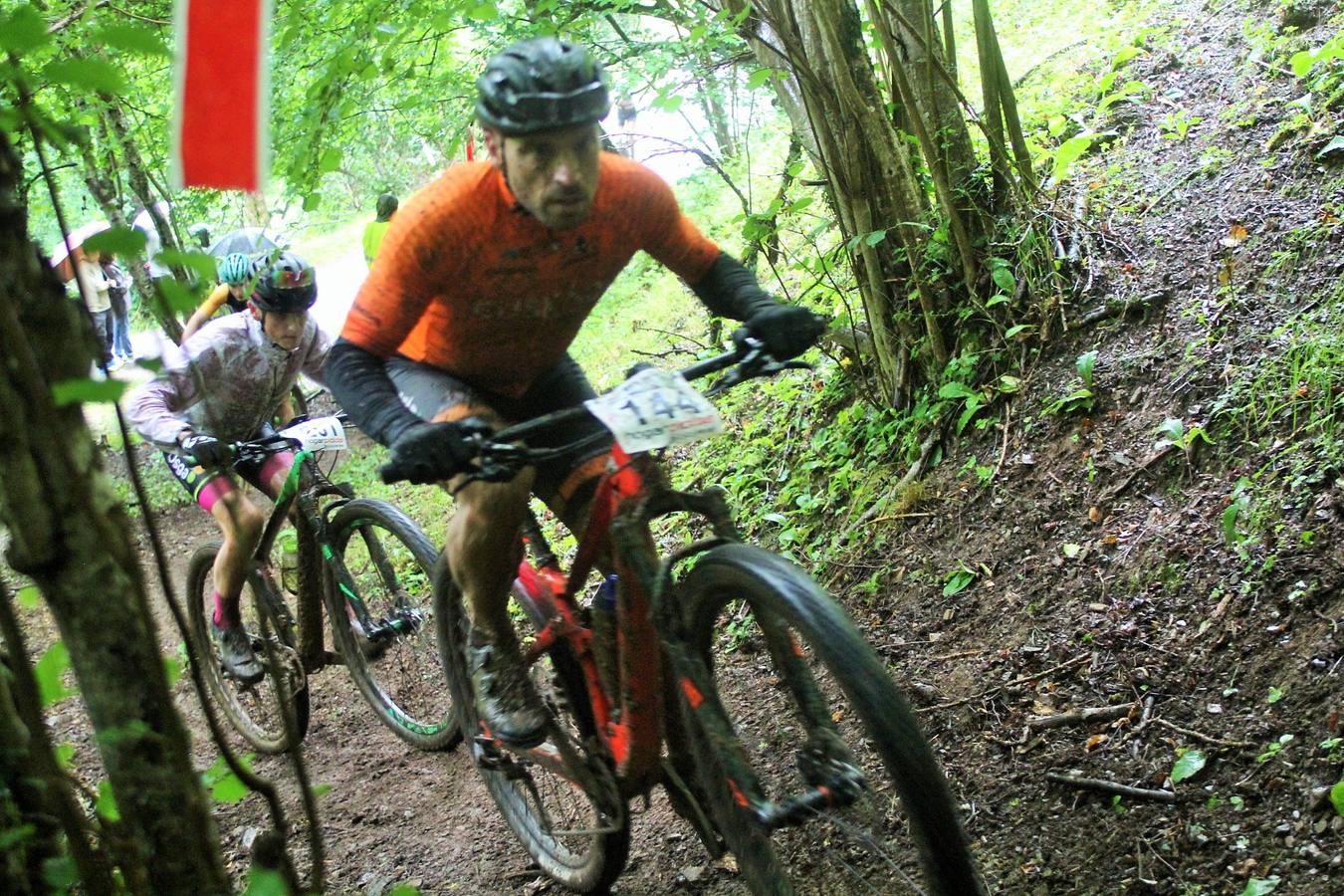 Fotos: Prueba: BTT Extreme de Ezcaray. El paso por Turza y Las Tres Aguas