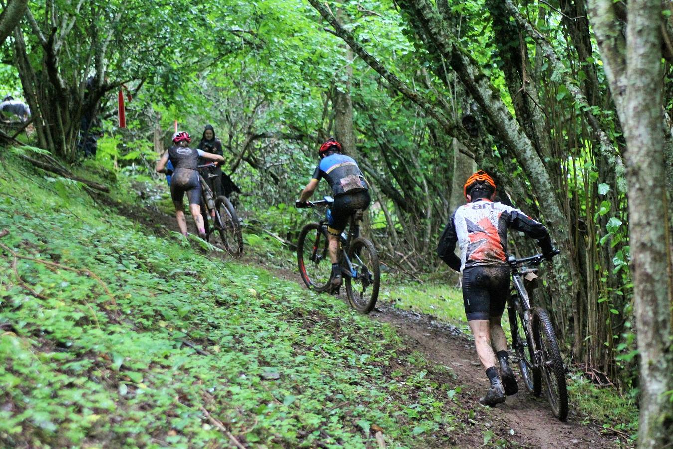 Fotos: Prueba: BTT Extreme de Ezcaray. El paso por Turza y Las Tres Aguas