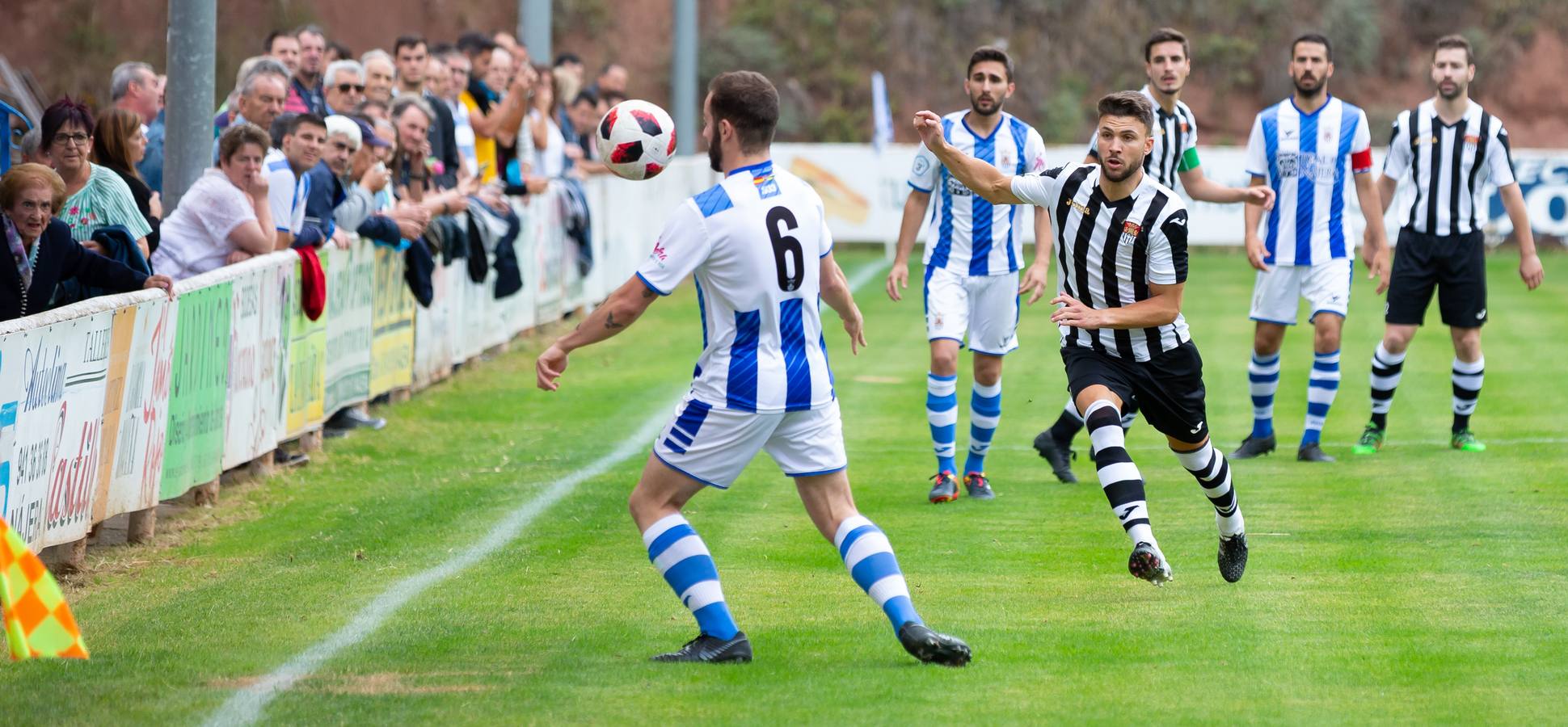 Fotos: El Haro derrota al Náxara en su estreno