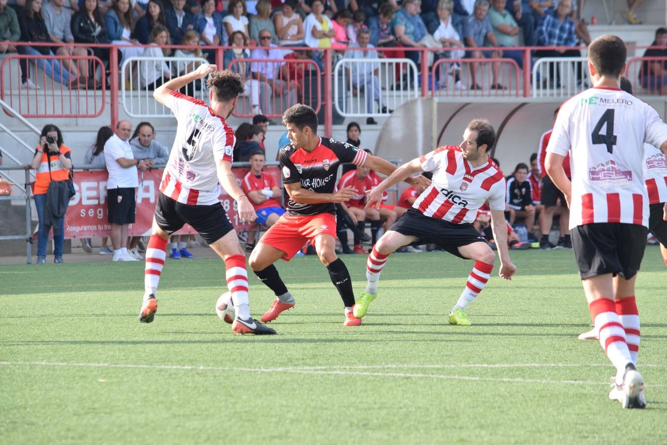 Fotos: La UDL se estrena ante el River Ebro