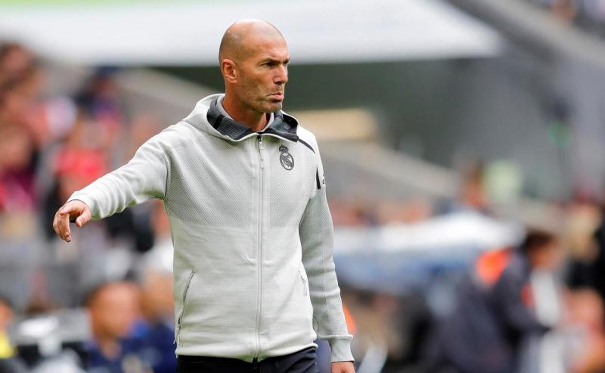 Zinedine Zidane, durante el partido ante el Fernebahce.