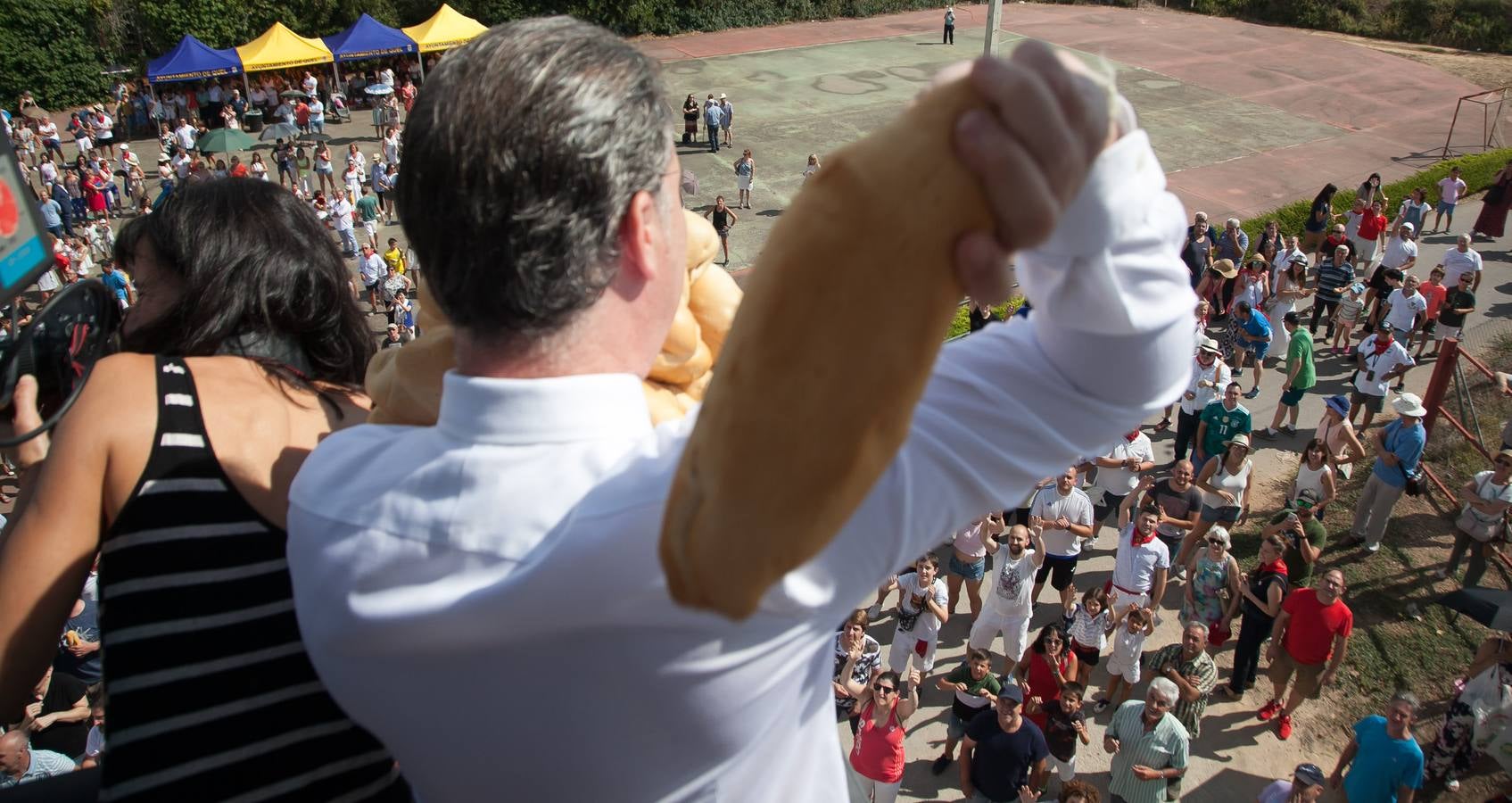 Fotos: Las imágenes del lanzamiento del pan y el queso en Quel
