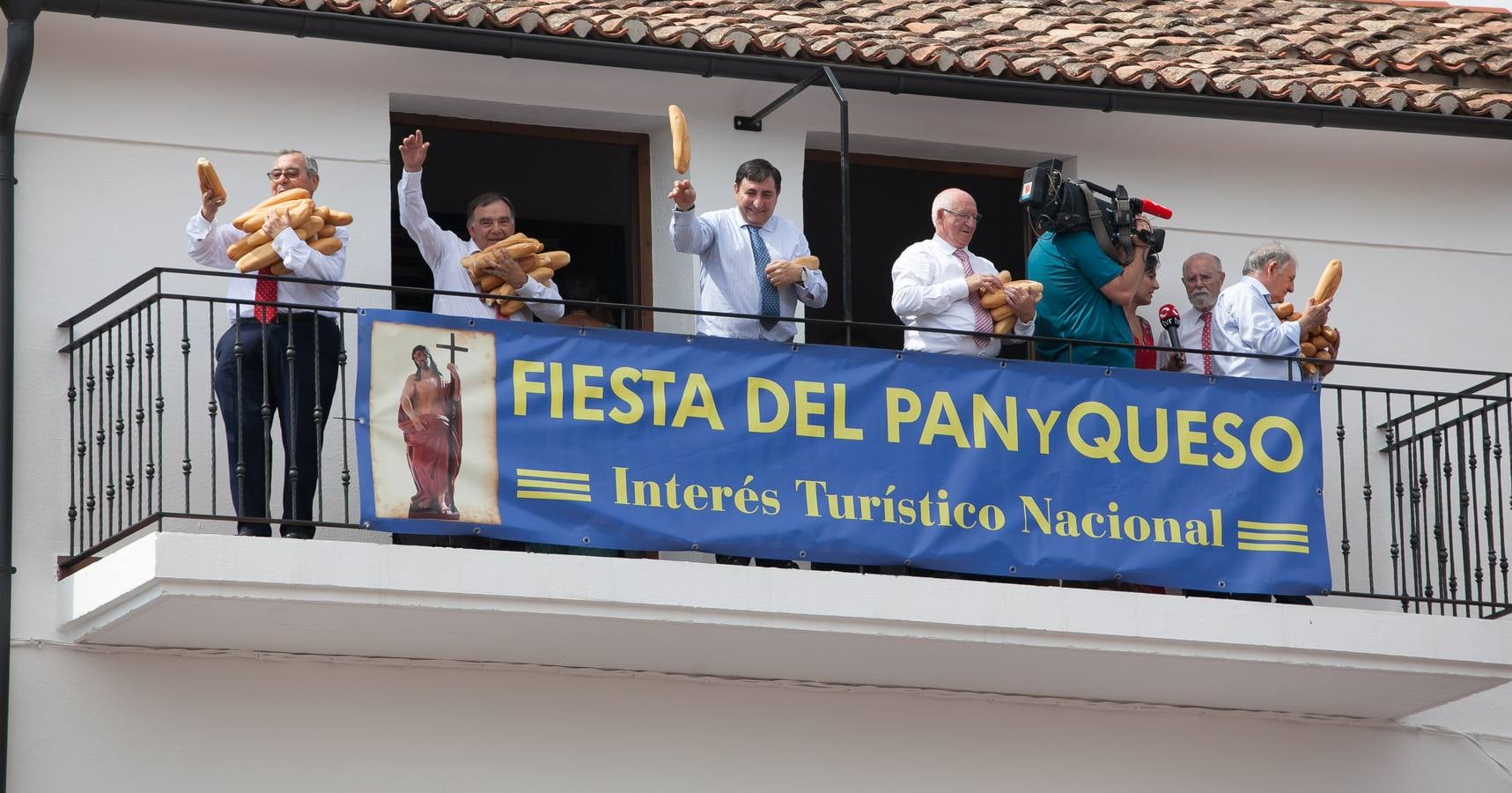 Fotos: Las imágenes del lanzamiento del pan y el queso en Quel