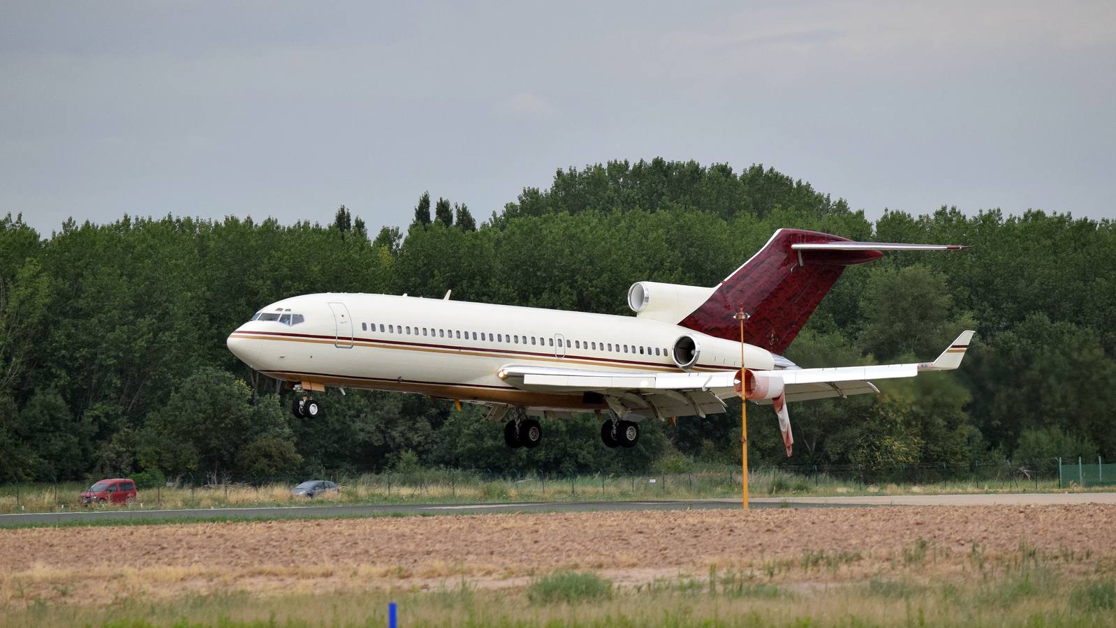 El Boeing-727, a punto de llegar a Agoncillo