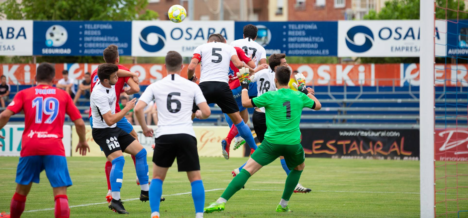 Fotos: El Calahorra cae ante el Burgos