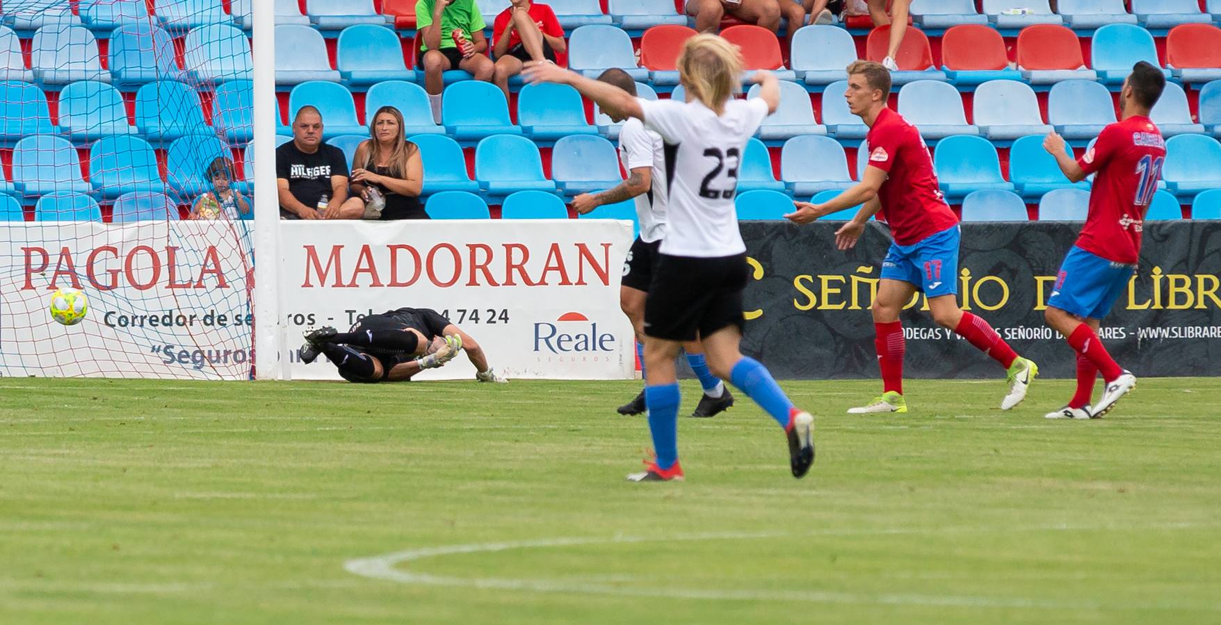 Fotos: El Calahorra cae ante el Burgos